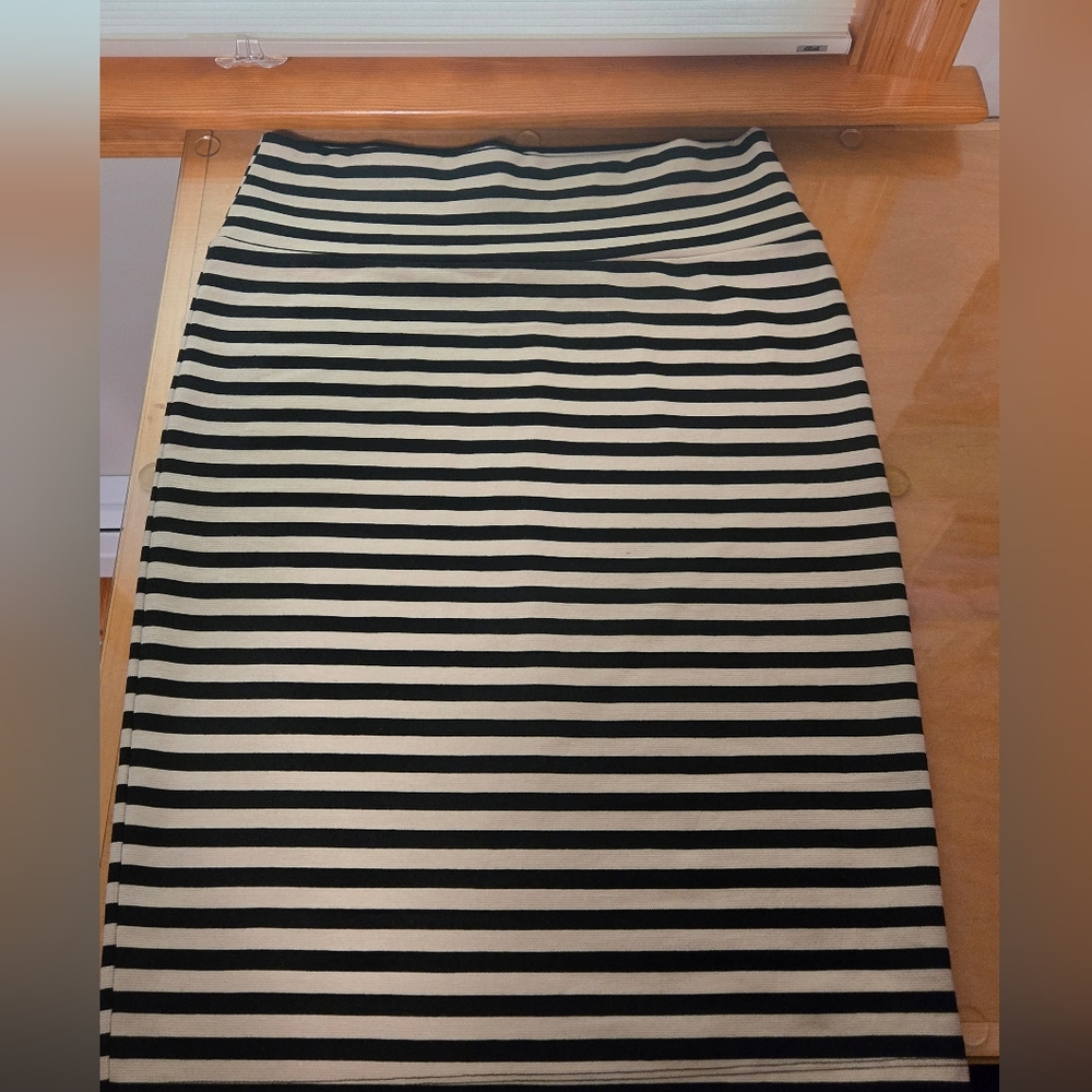 LuLaRoe Black and White Pencil Midi Skirt Casual